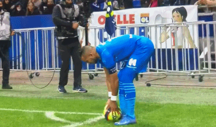 伊朗前锋塔雷米欧冠赛场攻破皇马大门！成为第二位攻...