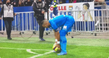 奥巴梅扬：自豪作为队长带枪手夺足总杯；后悔从巴萨去蓝军（奥巴梅扬：以队长之名率阿森纳加冕足总杯倍感荣耀；从巴萨转投切尔西成一大遗憾）