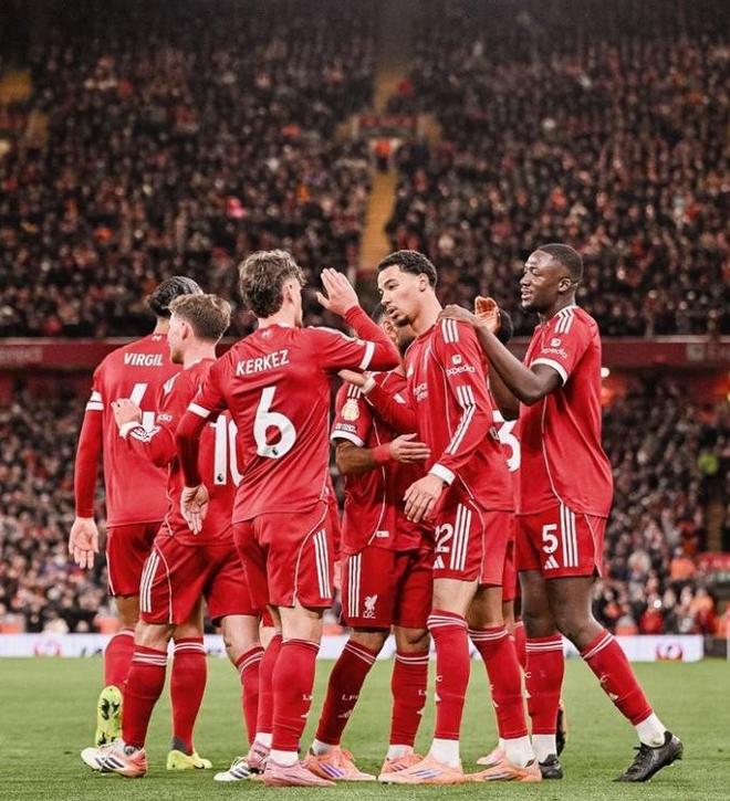 米体：托蒂被前妻指控留小女儿独自在家，检方认为指控不成立（米体报道：前妻控诉托蒂让小女儿独自在家，检方认定指控不成立）