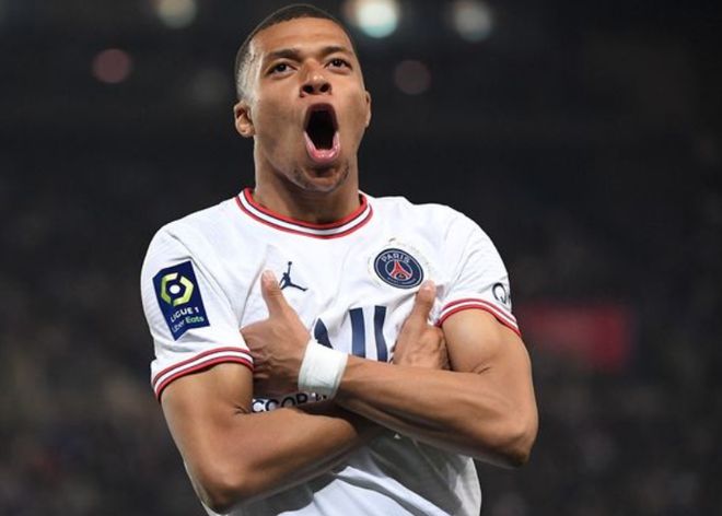 篮球CBA球队启用新训练馆，设备全面升级