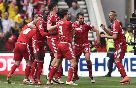 基恩怒批芒特：在场上就像小学生，这种球员拉低曼联整体水准（基恩炮轰芒特：踢得像小学生，这类球员拖累曼联整体水平）