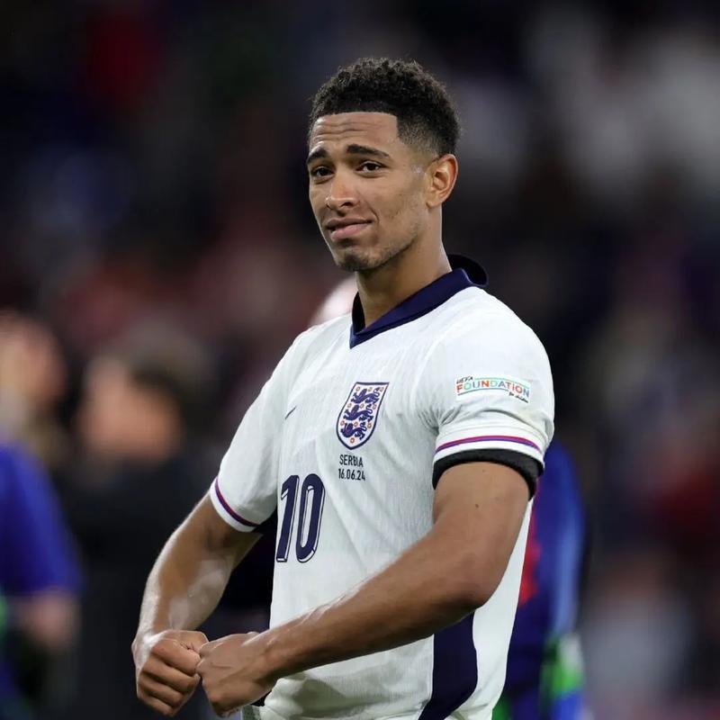 记者：埃切韦里想去罗马而非赫罗纳，他已向身边人重申这一点（记者：埃切韦里更愿加盟罗马而非赫罗纳，已向身边人再次表态）