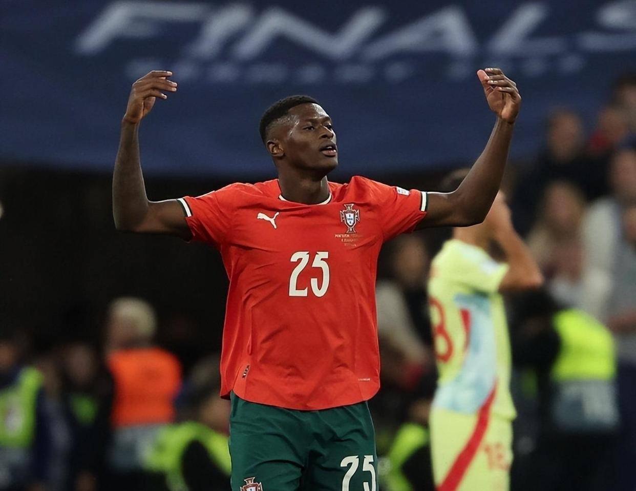 意甲最新积分战报 又是1球小胜！AC米兰3连胜 超国米那不勒登顶（最新意甲积分榜：AC米兰再以一球险胜取三连胜，反超国米那不勒斯登顶）