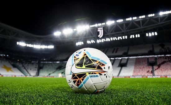 美因茨后卫第9次染红，成为德甲历史被红牌罚下最多的球员（美因茨后卫第9次被罚下，登顶德甲历史红牌榜）