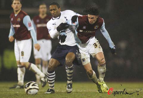 记者：申花今天下午飞赴天津，于汉超、戴伟浚等人随队出征（申花今日下午启程赴津，于汉超、戴伟浚等随队出征）