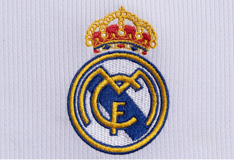 萨拉赫与利物浦关系紧张，欧冠之旅成疑（萨拉赫与利物浦矛盾升温，欧冠前景堪忧）