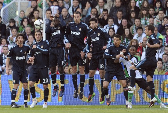 补时绝杀晋级附加赛，爱尔兰将冲击2002年后的首次世界杯资格（爱尔兰补时绝杀闯入附加赛，剑指2002年以来首张世界杯门票）