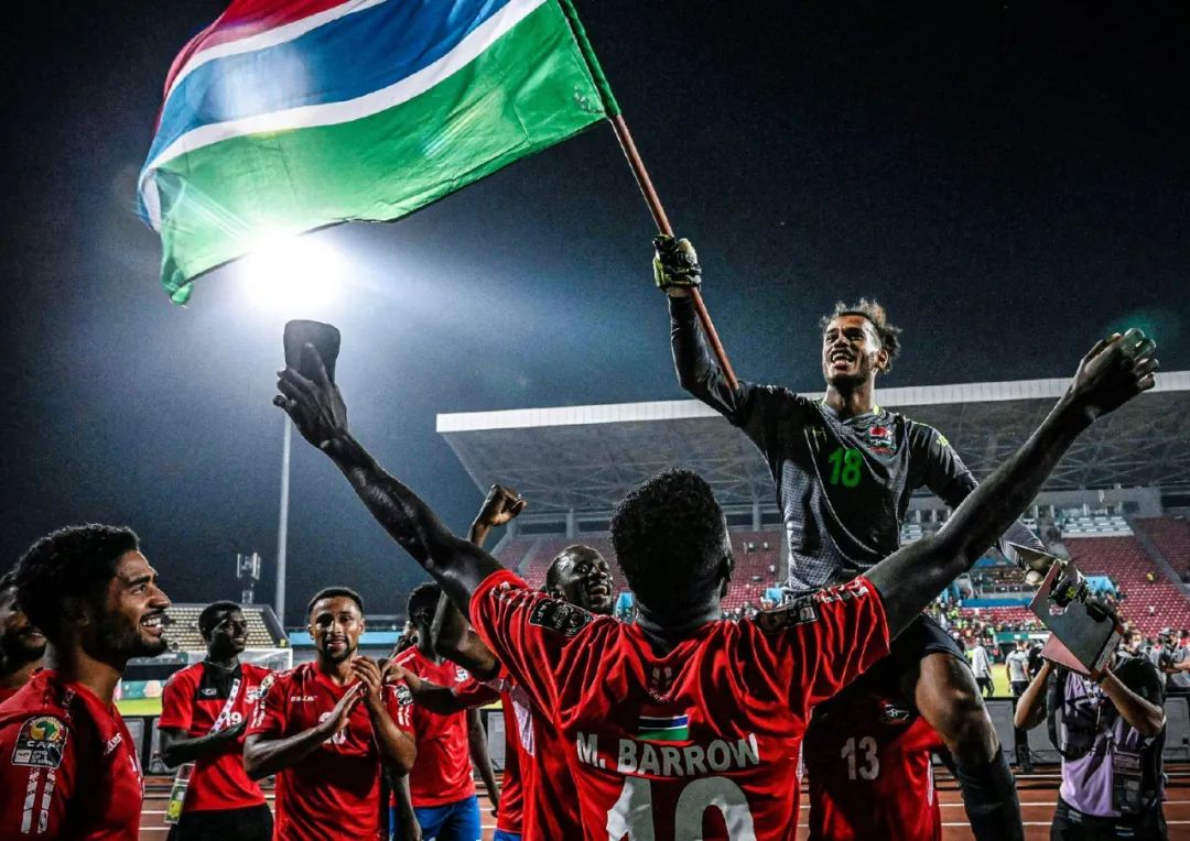 曼城瓜帅巧妙调整战胜热刺（瓜迪奥拉妙手调度助曼城力克热刺）