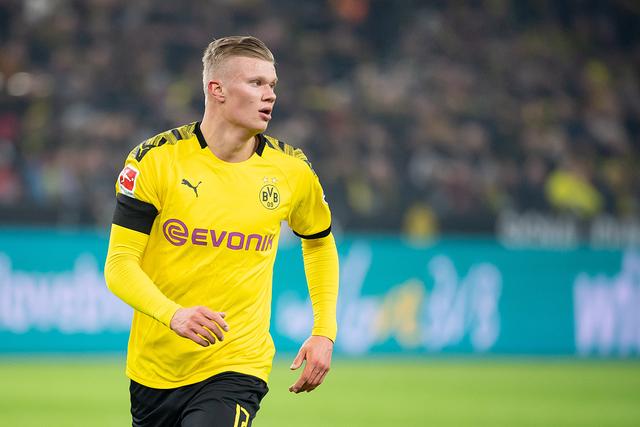 32岁津门虎王牌队长正式转会上港，亚冠首轮亮相柔佛引关注（32岁津门虎王牌队长官宣加盟上港，亚冠首轮对阵柔佛成焦点）