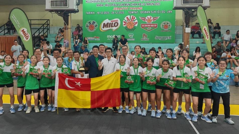 镜报：英超俱乐部密切关注维尼修斯，曼联利物浦都曾对他有意（镜报：英超多队盯上维尼修斯，曼联与利物浦曾表达兴趣）