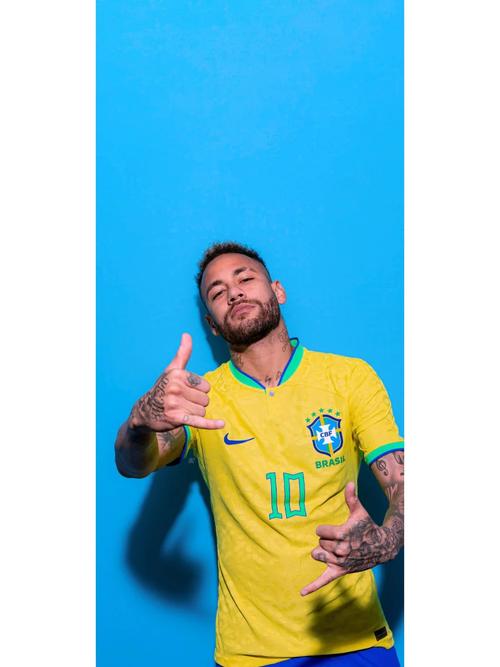 欧联替补出场，范佩西儿子沙奎尔在父亲手下完成费耶诺德首秀（欧联赛场替补亮相，沙奎尔在父亲范佩西麾下上演费耶诺德处子秀）