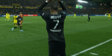 拜仁将创下德甲44轮连续领跑纪录，打破自己1973年创造的纪录（拜仁将以德甲连续44轮占据榜首，刷新1973年队史纪录）